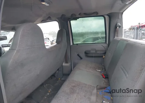 2004 Ford F-250 Lariat/Xl/Xlt z USA, uszkodzony, nr VIN 1FTNW21S54EA44732